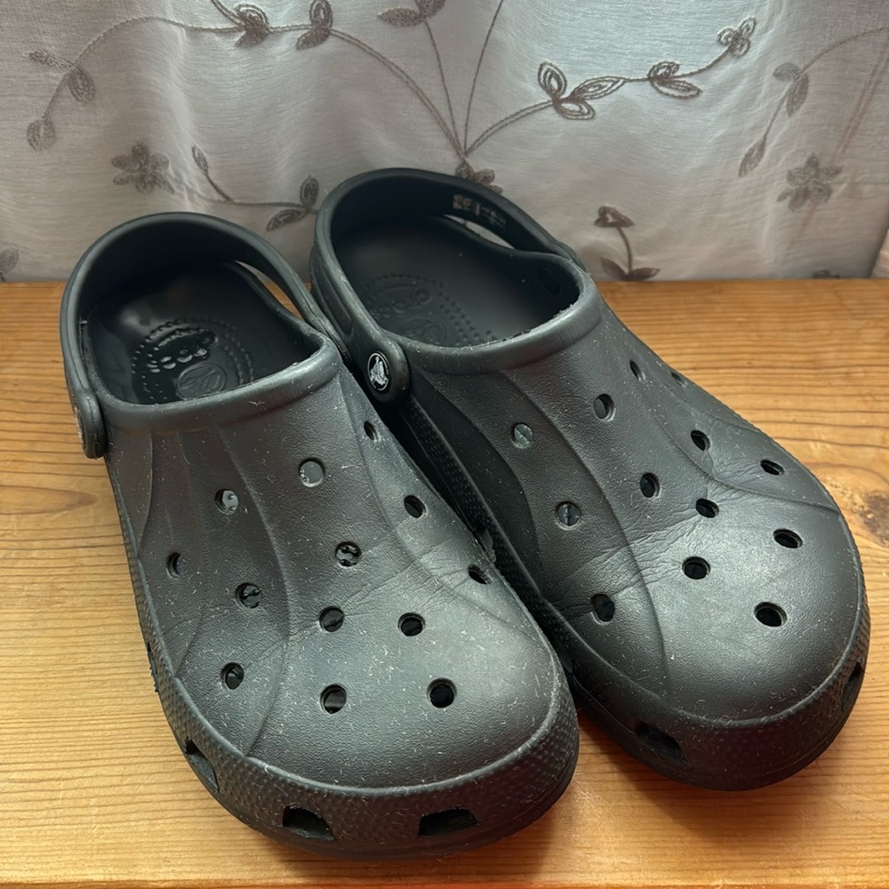 Black Crocs